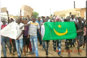 Urgent : Bababé : La manifestation contre les coupures d’électricité a regroupé plus d’un millier de jeunes.