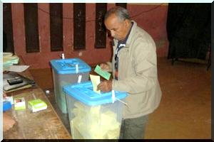 Zouerate : Cheikh Ould Baya vote à l’école 1, l’APP et les sportifs se mobilisent