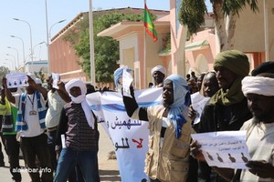 Vidéo. Les dockers manifestent de nouveau devant le palais présidentiel à Nouakchott