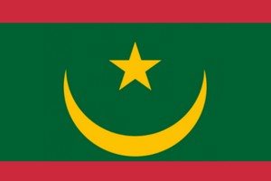 [Vidéo] MWAZULU Diyabanza de UDC brûle le drapeau de la Mauritanie à son Ambassade à Paris
