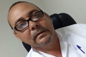 Un médecin cubain expulsé de Mauritanie meurt d'une crise cardiaque à l'aéroport de Paris