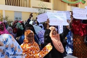 Des mères d’orphelins manifestent devant le ministère des Affaires sociales à Nouakchott (vidéo)