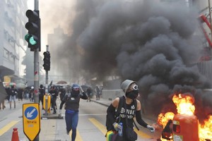 L’anniversaire du régime chinois éclipsé par la violence à Hong Kong