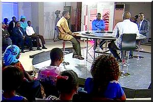 Bios Diallo-Le journaliste de la 2s TV du Sénégal, Sada Kane, planche dans son émission Impressions...