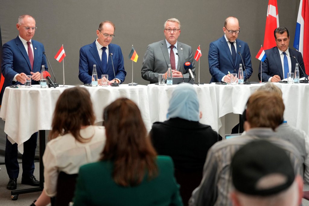 Cinq pays de l'UE veulent créer des centres de retour pour les migrants d'ici 2027