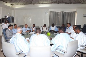 La commission des affaires économiques discute un projet de loi portant sur une convention de crédit