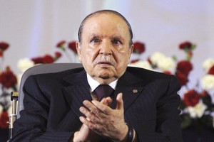 Algérie : des politiques et des intellectuels appellent Bouteflika Ã