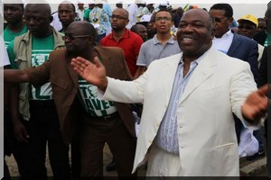 Tournée d'Ali Bongo au Gabon: un député local démissionne en plein meeting