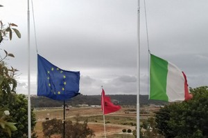 Les drapeaux d'Italie et de l'UE sont en berne à l'ambassade d'Italie au Maroc et en Mauritanie