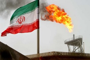 Les Etats-Unis durcissent le ton contre l’Iran, les prix du pétrole s’envolent