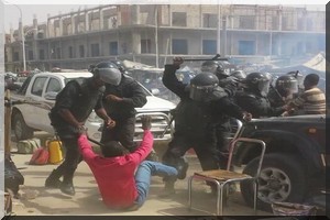 La police réprime la marche de IRA [PhotoReportage]