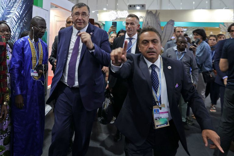 COP27 : le PDG de TotalEnergies interpellé par des militants Access to the comments