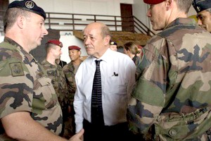 Centrafrique : aide de 24 millions d’euros et livraison d’armes de la France