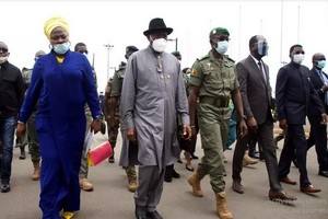 Mali : une délégation de la Cédéao rencontre la junte et le président déchu