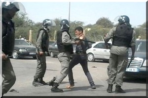 La police réprime une manifestation devant le ministère de l’enseignement 