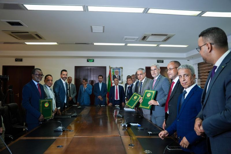 La Mauritanie signe un accord de 300 millions de dollars pour un projet de centrale hybride solaire-éolienne