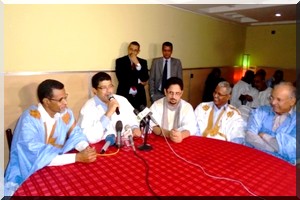 Le leader offre un diner à la presse