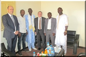 Visite de courtoisie de L’Ambassadeur de France au siège du journal l’Eveil Hebdo