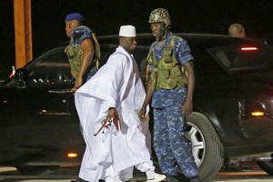 Gambie: arrestation d’au moins deux officiers proches de Yahya Jammeh