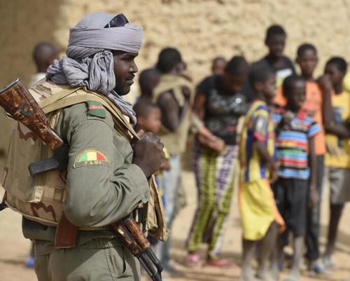 Mali: accrochages entre l'armée et des groupes jihadistes dans la région de Tombouctou
