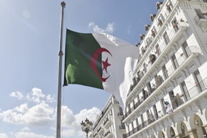 Deux cents députés algériens bloquent l'accès de l'Assemblée à son président 