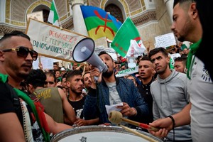 Algérie : nouvelle manifestation monstre contre le pouvoir à Alger