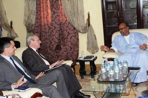 L’ambassadeur de France visite le parti « Tawassoul » et rencontre ses dirigeants