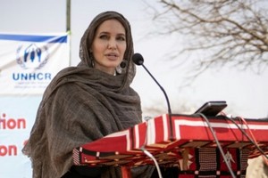 L'actrice américaine Angelina Jolie soutient des réfugiés maliens au Burkina