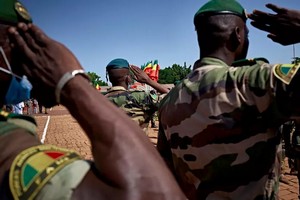Mali : l'armée accusée de crimes de guerre, des groupes armés de crimes contre l'humanité