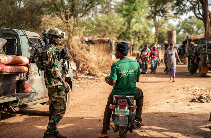 Au Sénégal, la circulation nocturne des motos est restreinte dans une zone proche du Mali