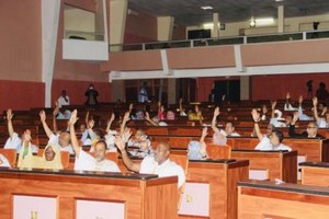 Le Parlement donne son feu vert à la CEP d'enquêter sur l'île offerte à l'Emir du Qatar et des faits de corruption