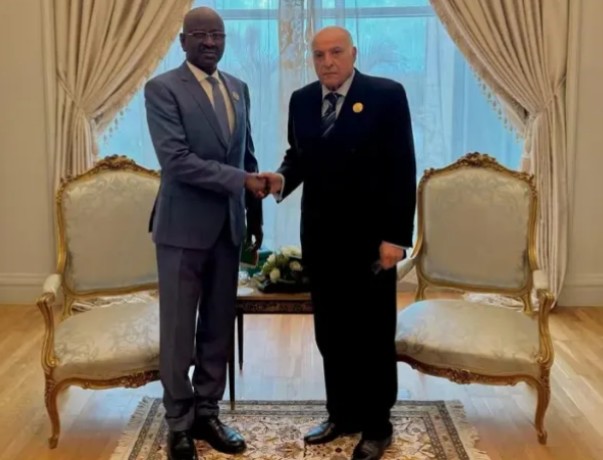 Attaf tient une rencontre en Egypte avec son homologue mauritanien avant le Sommet arabe d’urgence