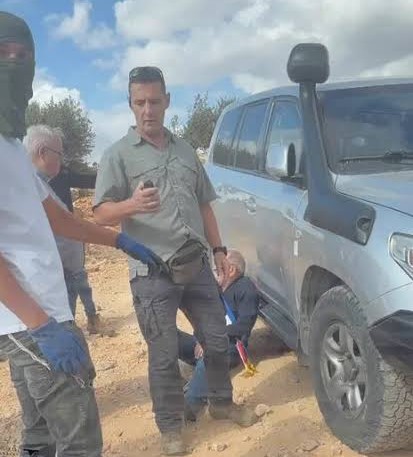 Cisjordanie occupée : des colons attaquent un convoi diplomatique et frappent un maire français