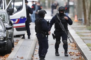 France : attaque à Paris à l'arme blanche près des anciens locaux de Charlie Hebdo