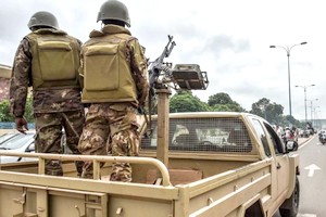Mali: le ministre de la Défense sur les lieux de l’attaque de Dioura