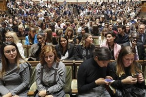 Études à l’étranger : la France augmente les coûts de ses diplômes