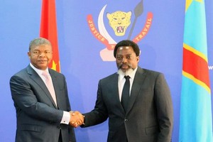 Après leur départ du pouvoir : mauvais temps pour dos Santos, Abdel Aziz et Kabila