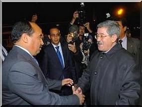 Arrivée à Alger du président mauritanien pour une visite de trois jours