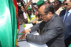 Mauritanie : Le président Aziz pose la 1ere pierre d’une base navale à Nouadhibou