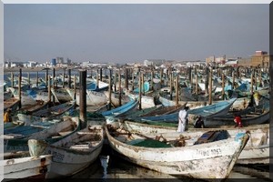 Plusieurs milliers d’embarcations de pêche artisanale bloquées à quai