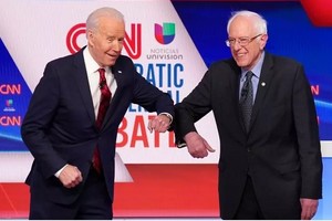Présidentielle américaine : Bernie Sanders se rallie à Joe Biden contre Donald Trump