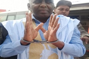 Menottes aux mains, Biram Dah ABEID conduit à l’hôpital à la suite d’un malaise [PhotoReportage]