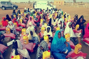 En images : distribution par la coalition pour la fraternité de vivres aux sinistrés de Boghé