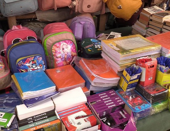 Vidéo. Mauritanie: les bonnes affaires des vendeurs de fournitures scolaires, le désarroi des parents