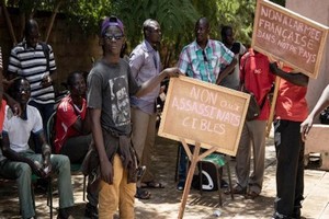 Burkina : un millier de personnes contre 
