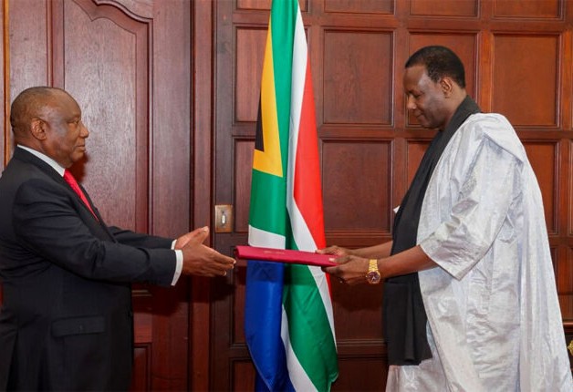 Notre ambassadeur en Afrique du Sud présente ses lettres de créances