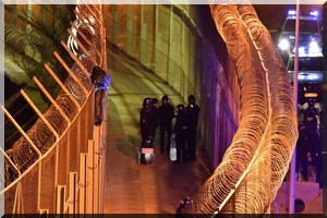 Maroc/Espagne: des centaines de migrants ont forcé la frontière à Ceuta