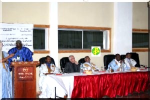 Colloque sur la presse électronique et les enjeux de la libéralisation de l'audiovisuel. 