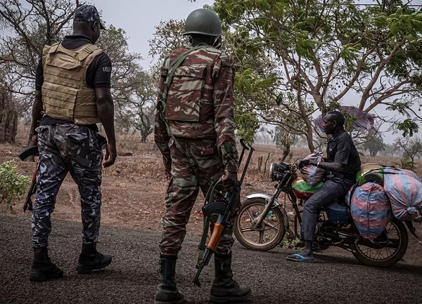 Des combattants islamiques tuent au moins 54 soldats dans le nord du Bénin, selon le gouvernement 