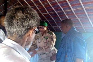 Orpailleur tué à Cheggat : l'armée présente ses condoléances à sa famille et lui remet 1 million d'ouguiyas